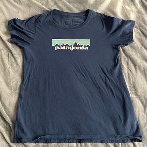 Size small patagonia tee